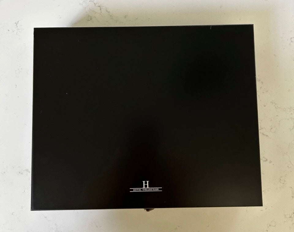 Hotel Collection Wine Accesory Kit