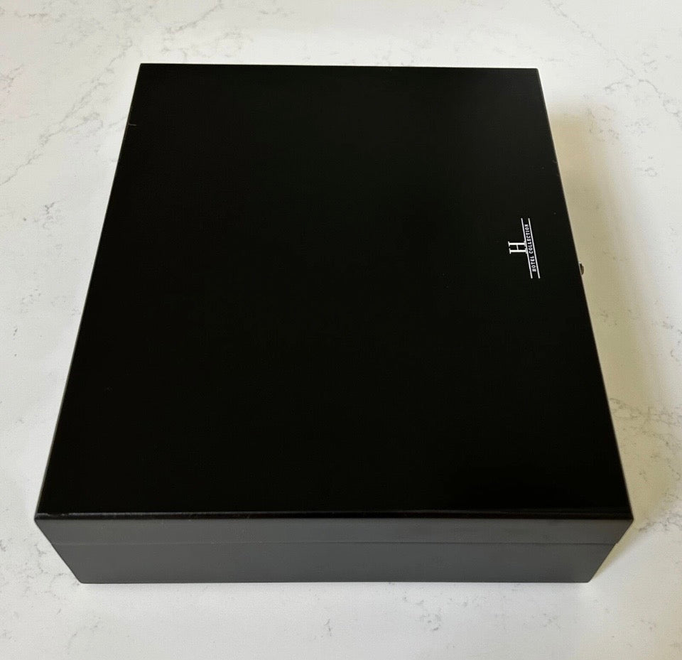 Hotel Collection Wine Accesory Kit