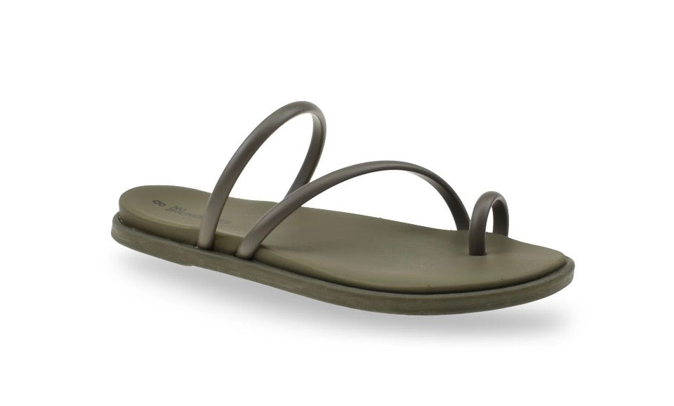 No Boundaries Strappy Toe Loop Sandals (Copy) (Copy)