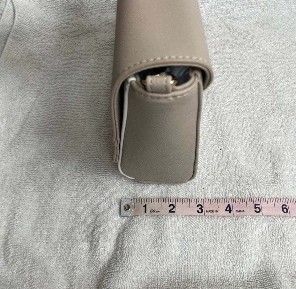 Yani J'adore Beige and White Crossbody Clutch